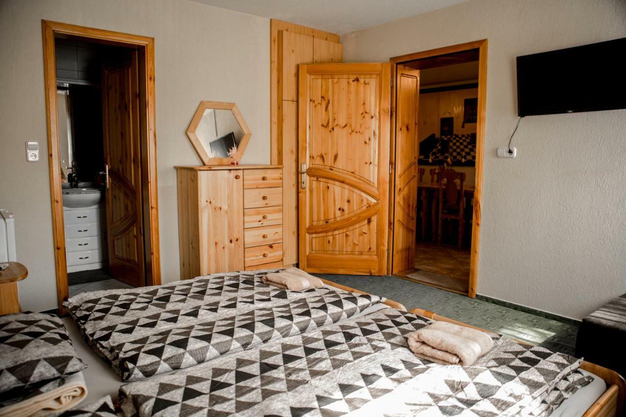 Berger Pince-Vendeghaz, Hajosi Pincek Hotel Luaran gambar