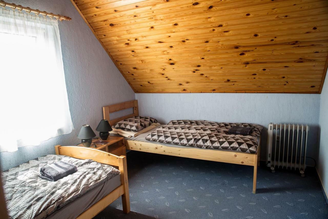Berger Pince-Vendeghaz, Hajosi Pincek Hotel Luaran gambar
